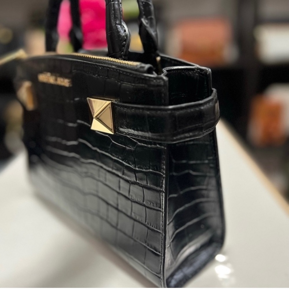 Authentic Michael Kors Karla Small E-West Satchel
Embossed Leather Black